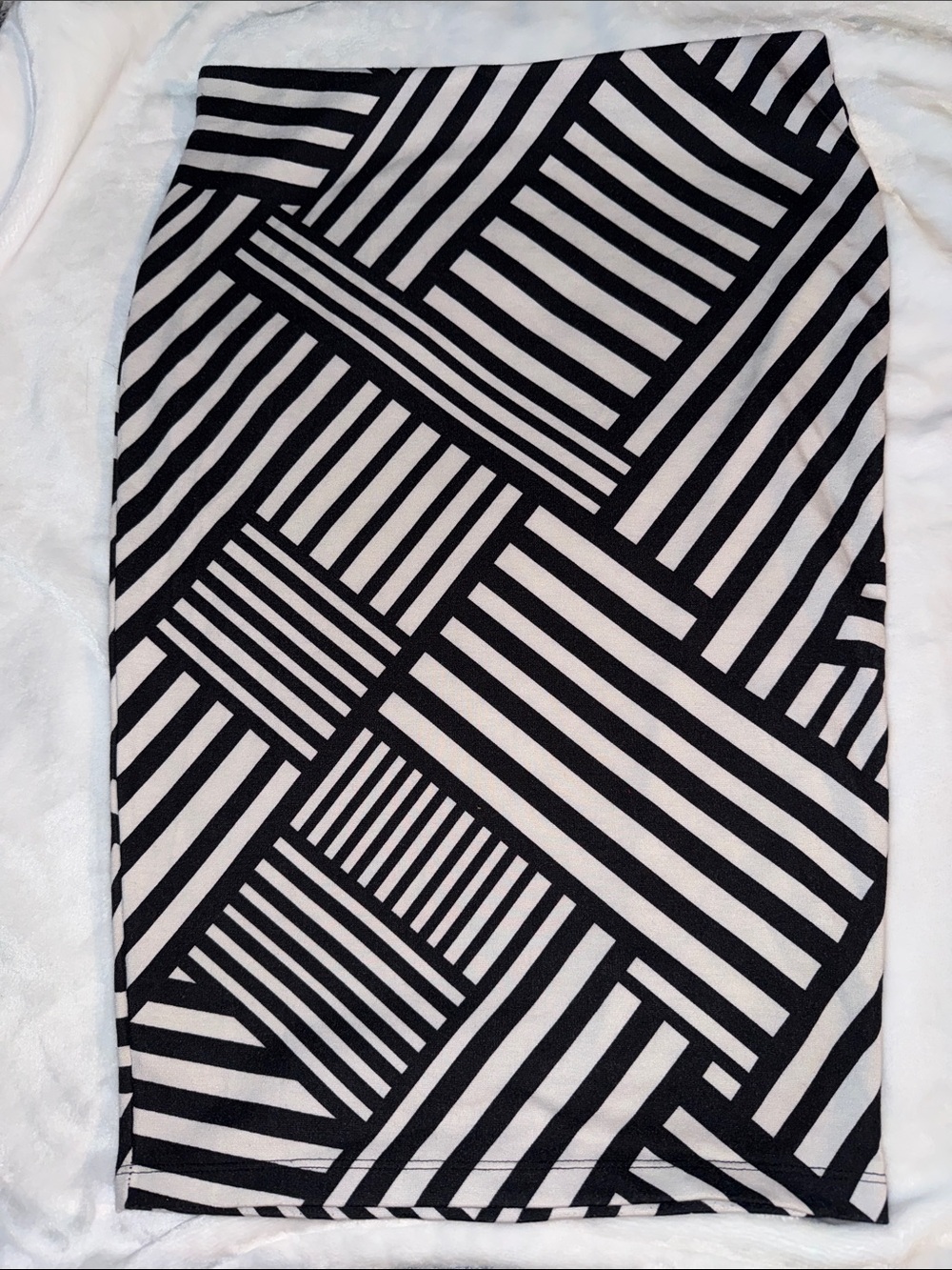 Vintage Kardashian Kollection Geometric Stripe Pencil Skirt